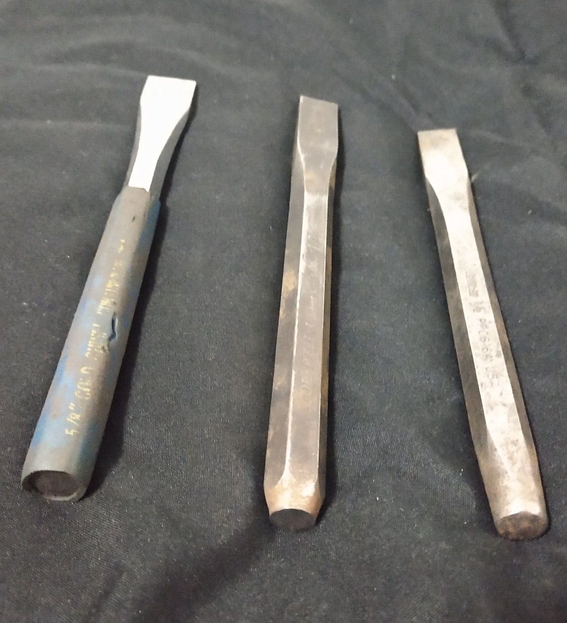 1 Snapon 1/2", 1 unbranded 1/2", 1 can't read name 5/8" chisels