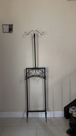 Metal garden hose holder