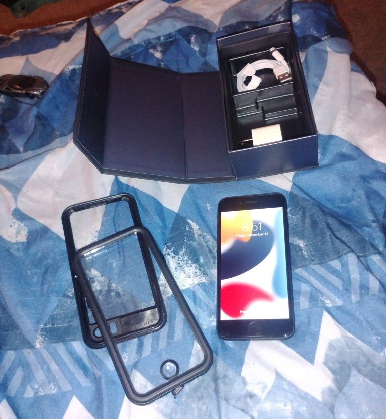 iPhone 7 Unlocked With Hybrid Case 4o2 (contact info removed)