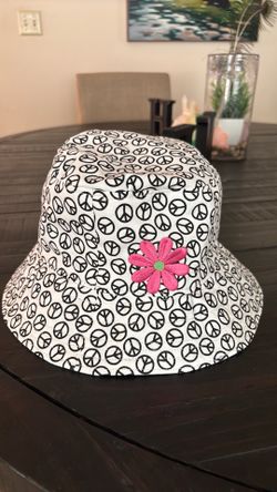 Bucket hat