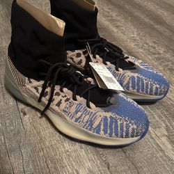 NEW YEEZY BSKTBL KNIT Size 12