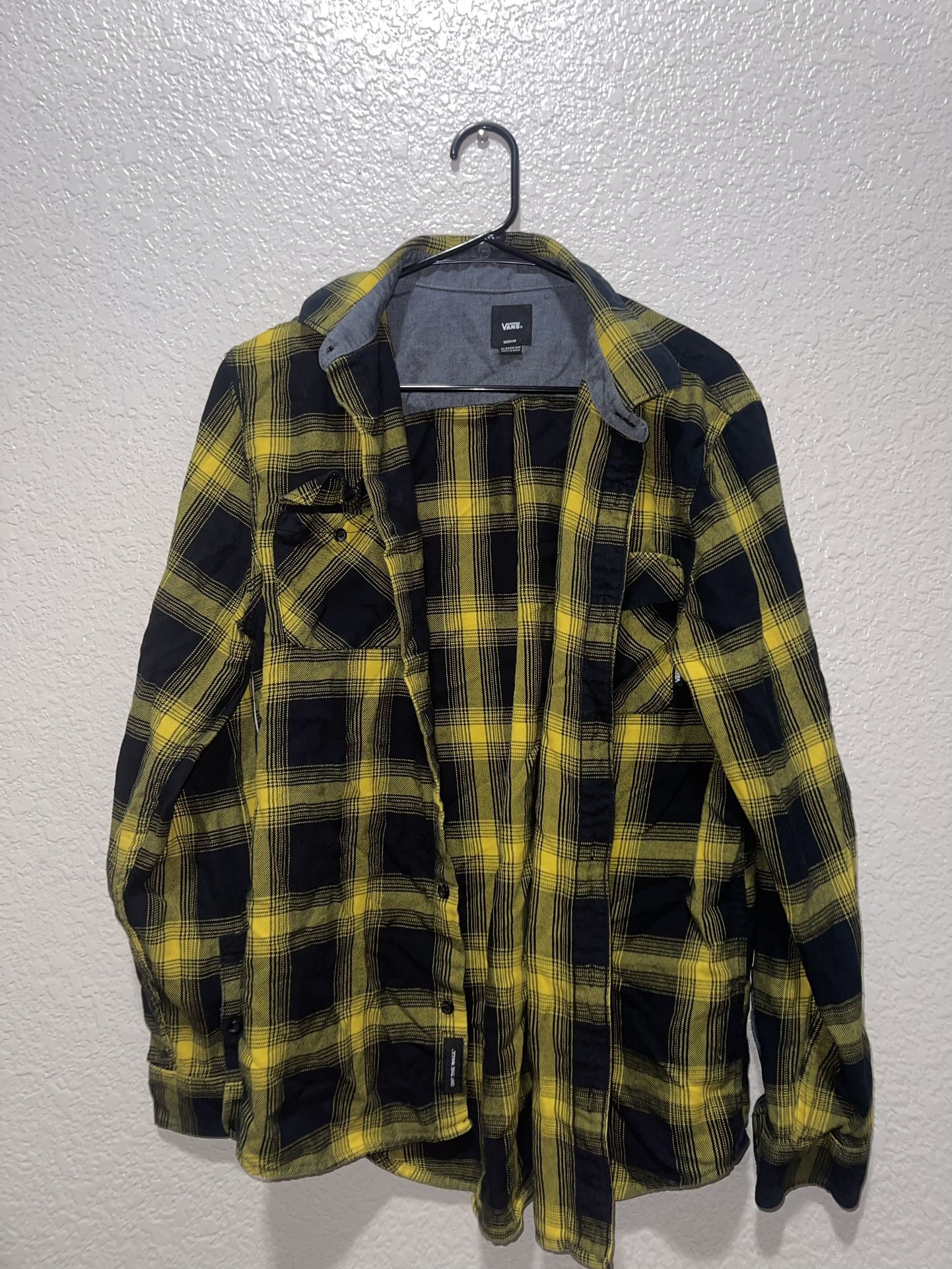 ‘VANS OFF THE WALL’ CHECKERED CLASSIC FIT FLANNEL W/ POCKETS!! SIZE M!!