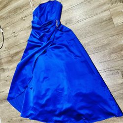 Davids Bridal dress gown Size 6 With Hair Clip