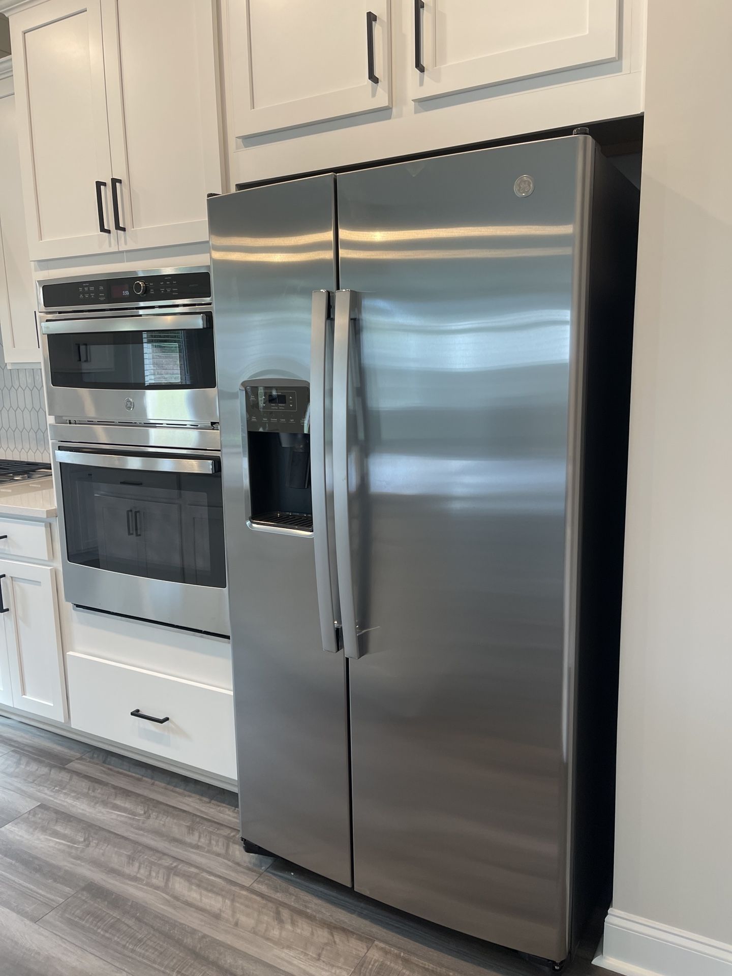 GE 25.3cu ft SidebySide Refrigerator with Ice Maker, Water and Ice