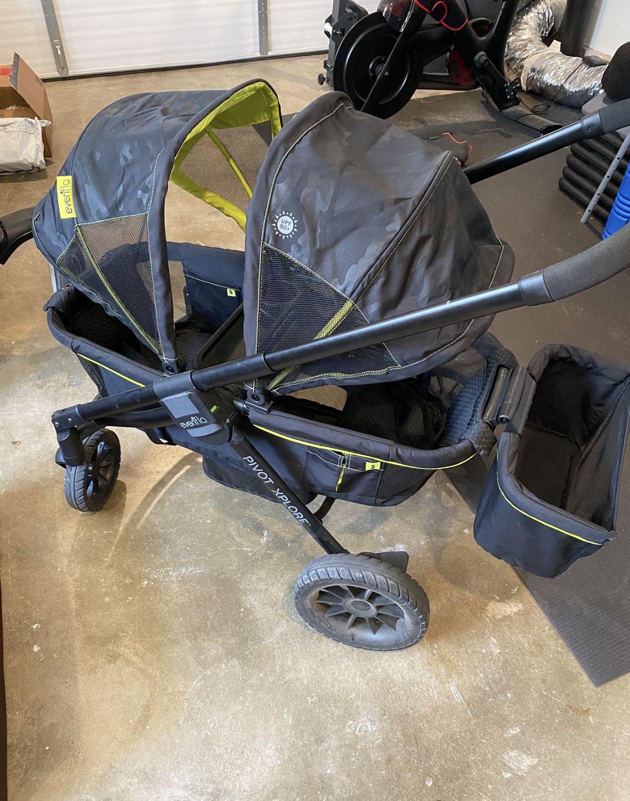 Evenflo PIVOT XPLORE