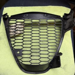 GSXR1000 Cowl Under Center 05-06 Suzuki GSXR1000 Nine Four Four Ninety Eight. 41G00