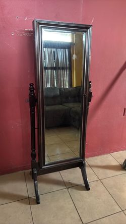 Jewelry standup mirror with lock