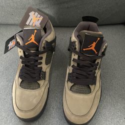 JORDAN 4 UNDEFEATED,  SIZE 9 &1/2 💯🔥🔥🔥