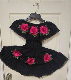Girl's beautiful Mexican Dress ( small) reseda ca 91335