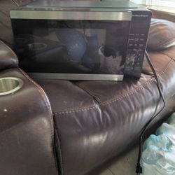 $40 Cash Hamilton Microwave  Moving To Daytona  Can't Take Pick U In Lake Worth. Message Anita Yes Perfect Condition It Works