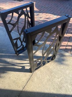 Modern Black Metal Accent Table – Decorative Design