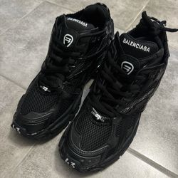 (SEND OFFERS)Balenciaga Runners