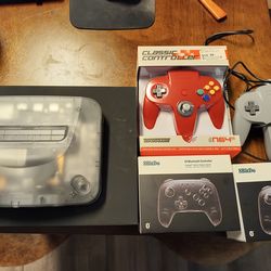 Analogue 3D Console + 2 8BitDo 64 Bluetooth controllers + 2 N64 controllers