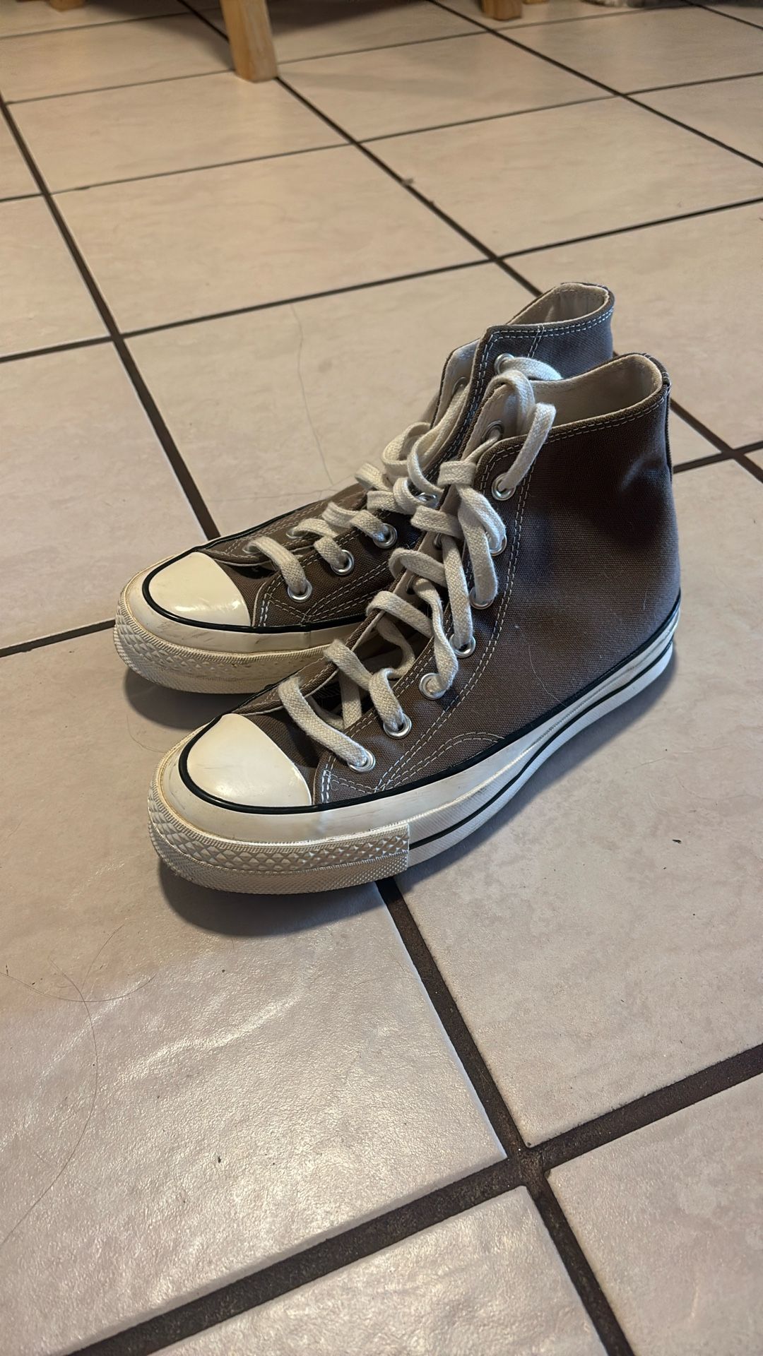 Converse Size 7 Women 