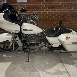 Motorcycle Harley Davidson Road Glide 2020