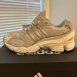 Adidas OZWEEGO Pro 