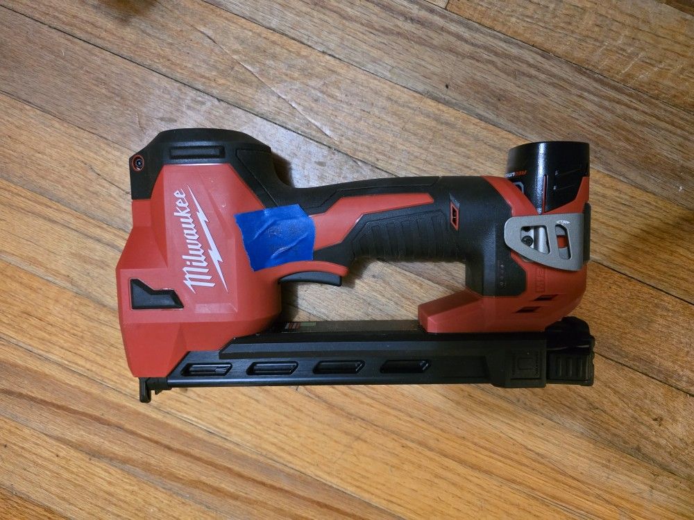 NEW M12 CABLE STAPLER W/BATTERY