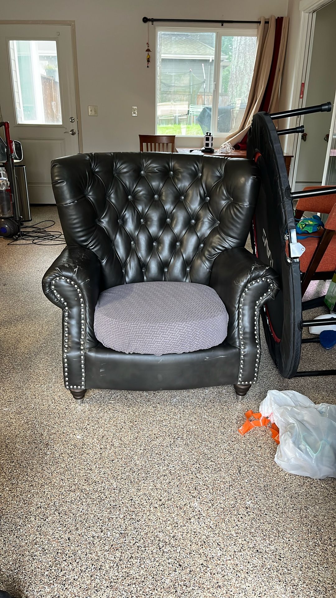 Free Loving Room Chair, Prompt Pickup