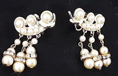 CORO signed rhinestone and pearl clip on earrings 1.25" x 1.75"