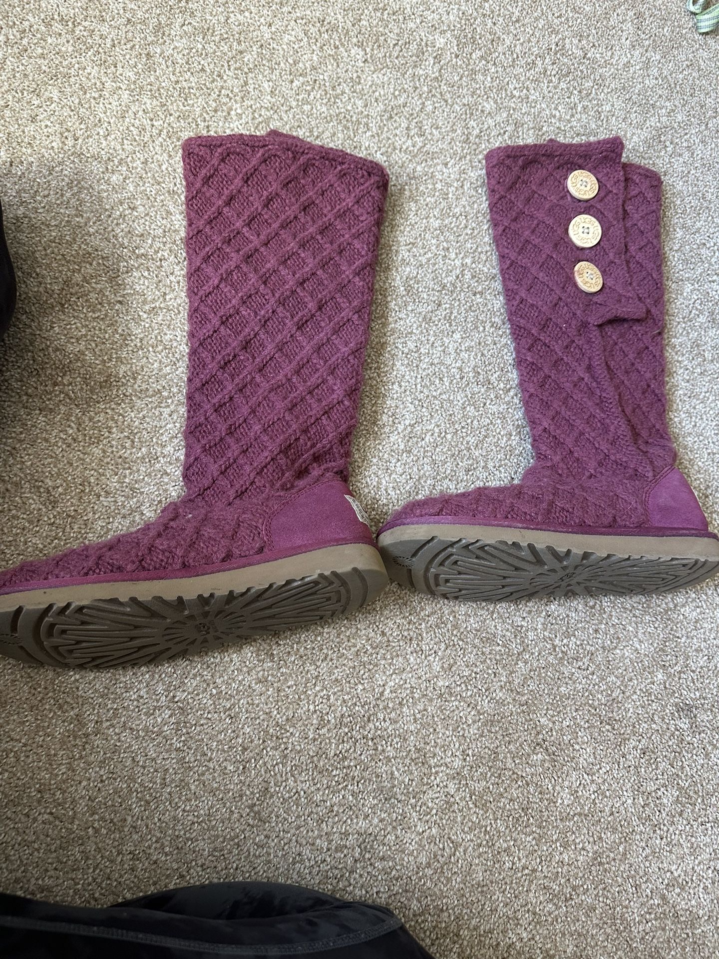 Ugg Boot. Size 7. Like New
