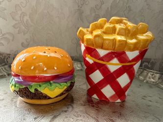 Clay Art 2007 Grill Time Hamburger & Fries Salt & Pepper Shaker Set