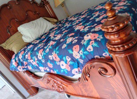 Antique Queen Size Bed 