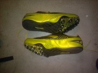Sprinting shoes