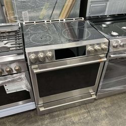 CAFE  30” Smart Slide-In, Induction and Convection Range 