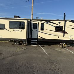 2018 Denali travel trailer 287RE