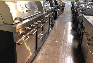 Brand New BBQ Grills and Smokers 3VH