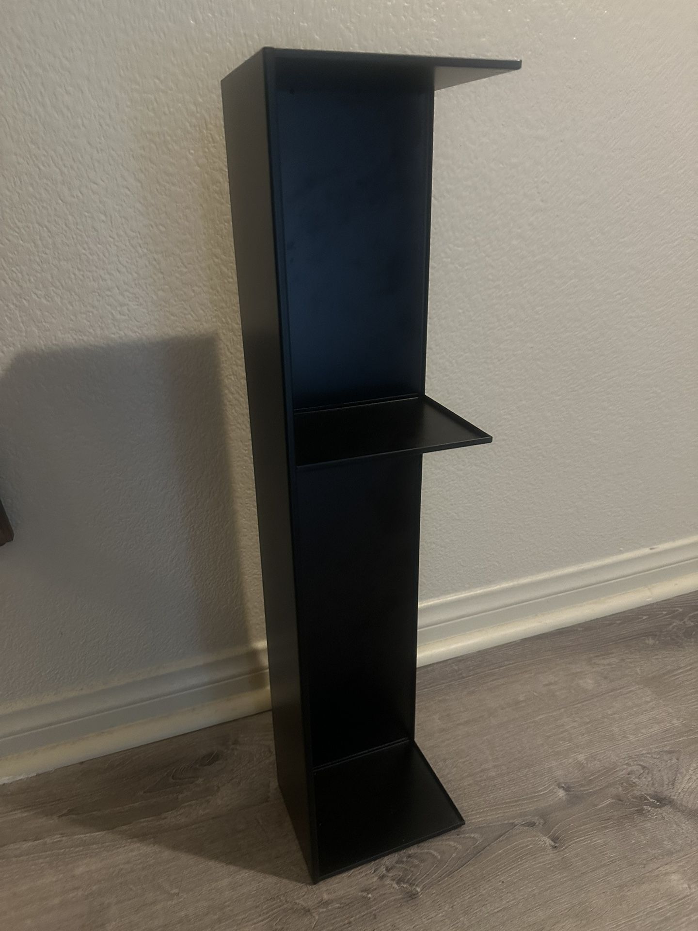 Corner Shelf (Saks 5th Avenue)