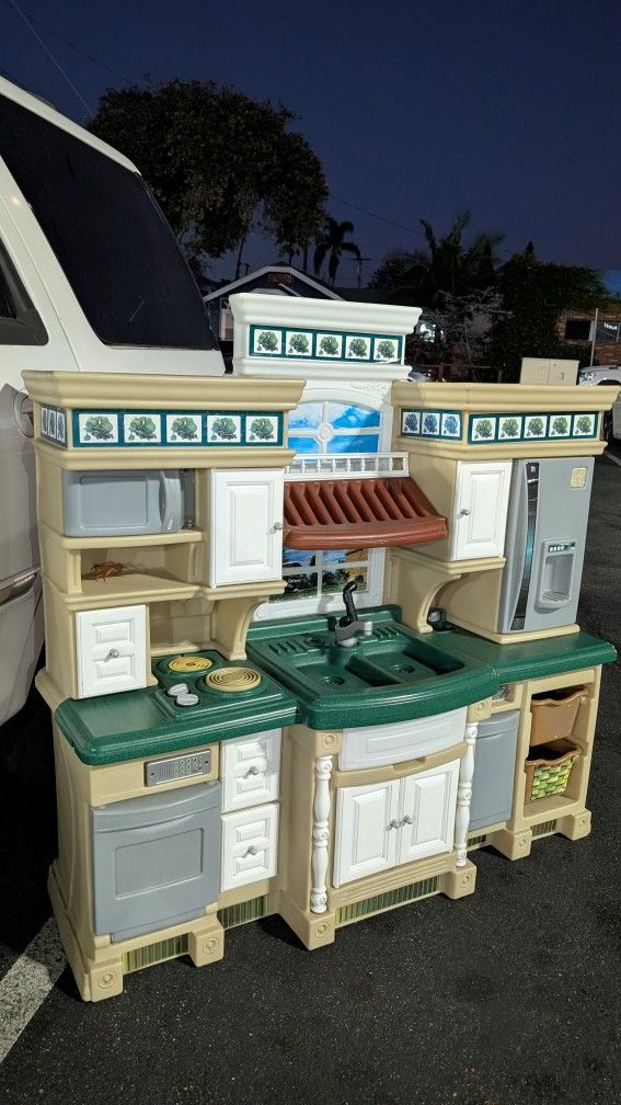 Deluxe Play Kitchen Kids Pretend Sink & Cabinet Set By Step2 Lifestyle Deluxe Dream