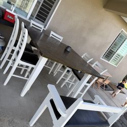 Table/chairs