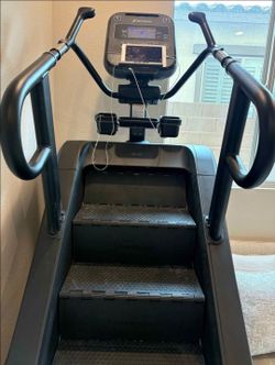 Stairmaster Gauntlet stepclimber - Lightly used - 3 years old- 2600$ -