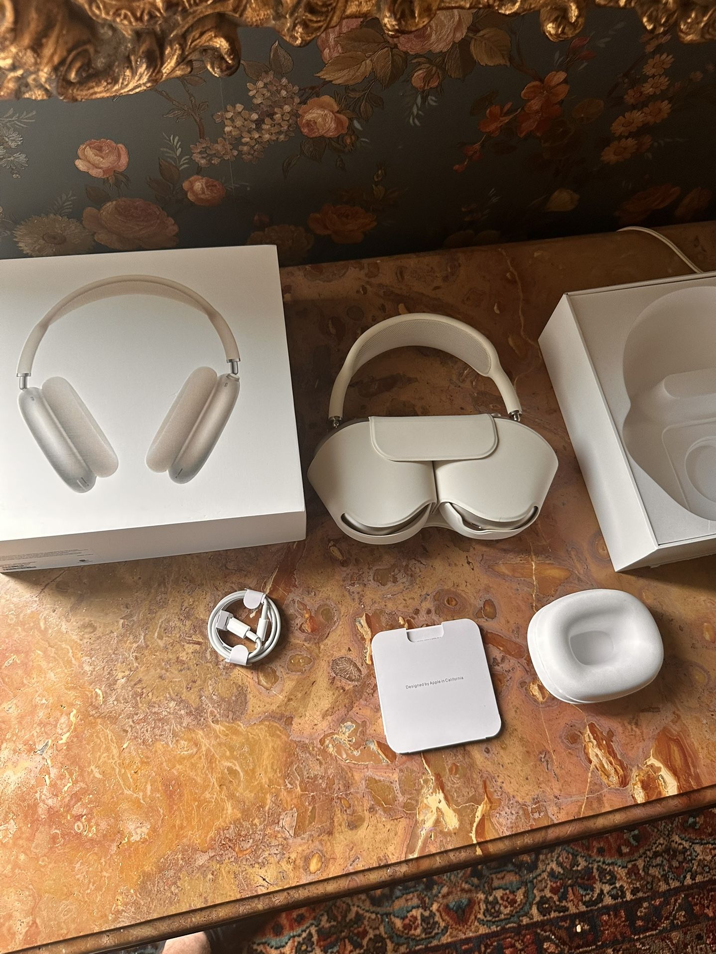 Starlight AirPod headphone Max Excellent Condition (USB-C)