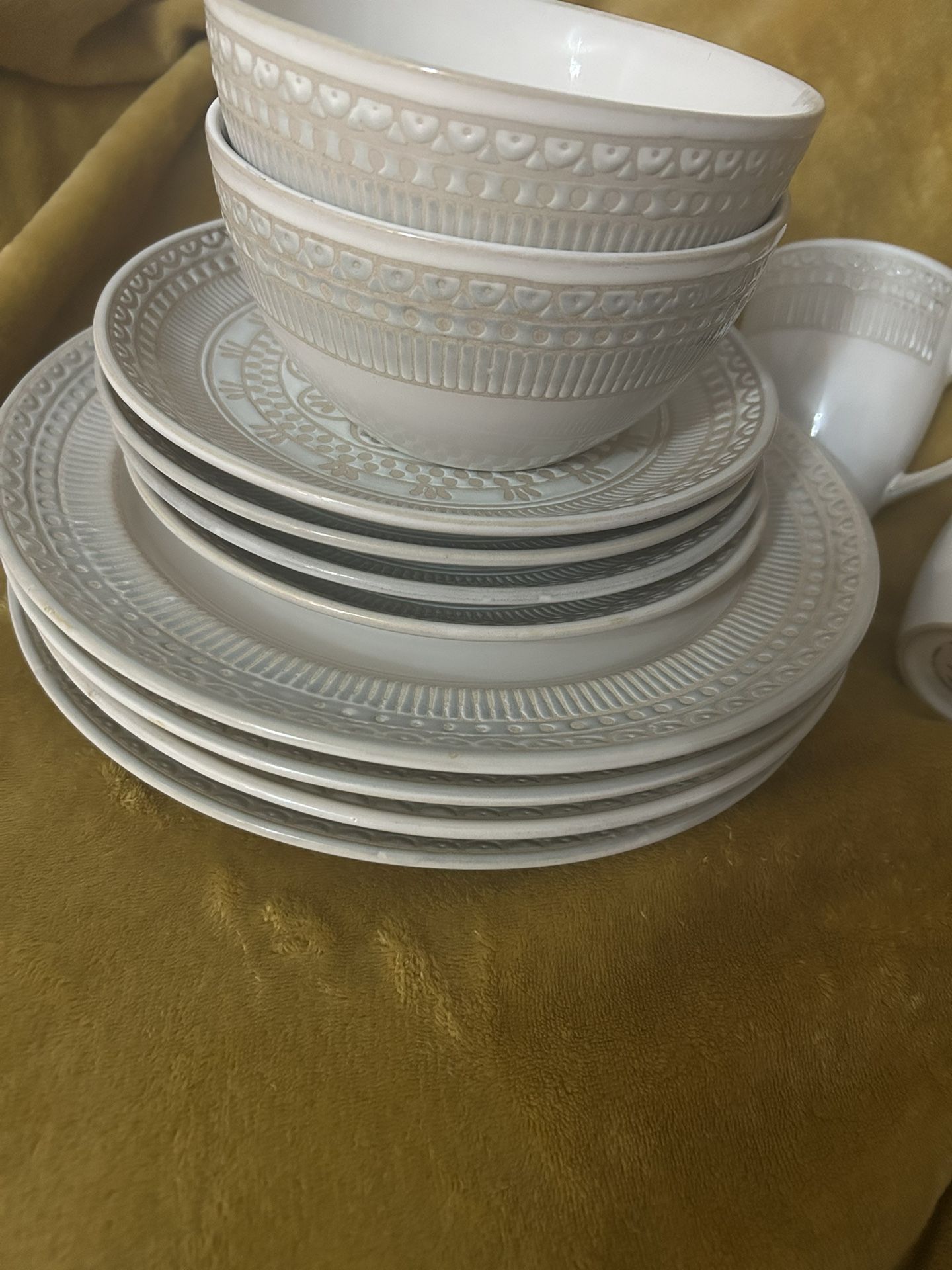 Dinnerware Set