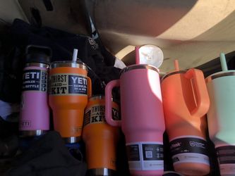 Hydroflasks/Yetis