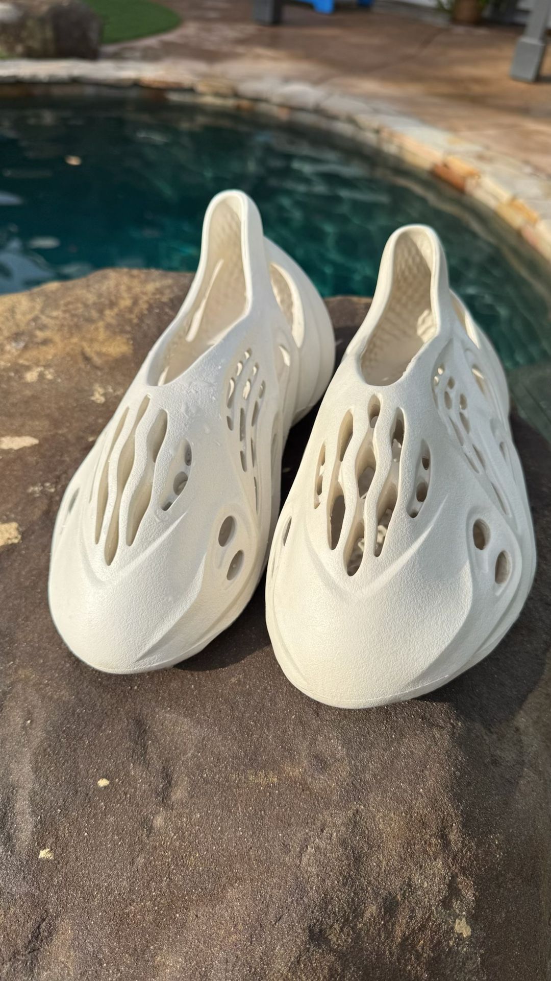 yeezy foam rnnr white
