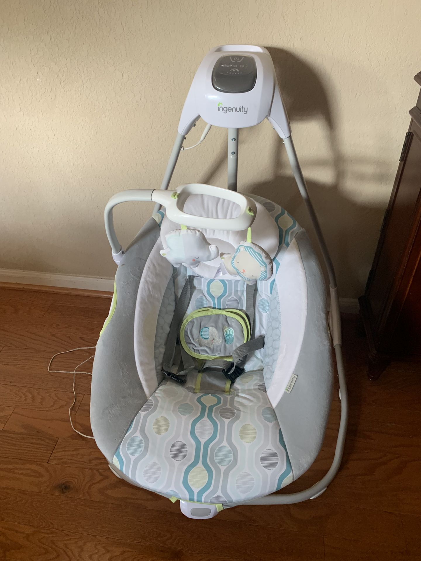 Maxi Cosi car seat with base, baby toys, baby rocker.. must come pick up