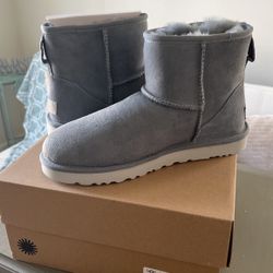 Classic UGG Mini II