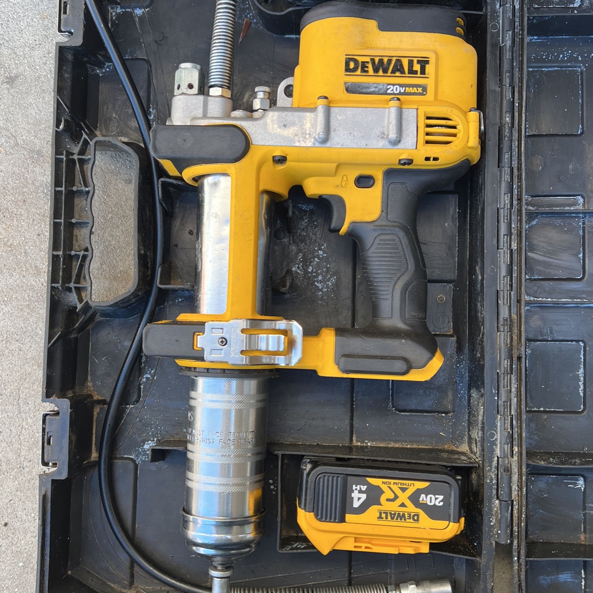 Dewalt Grease Gun for Sale in Riverside, CA OfferUp