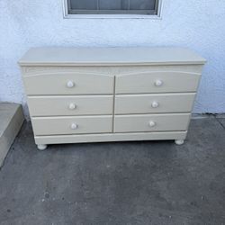 6 Drawer Off White Dresser !