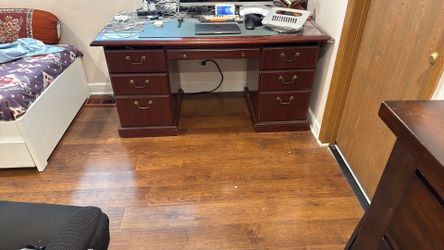 Classic Executive pedestal desk- Solid wood, Mahogany Finish
