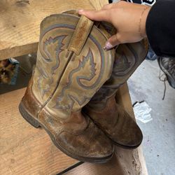 LOW PRICE MOVING- MENS ARAIT $320 + TAX BOOTS 