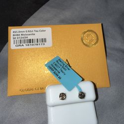 GRA Certified Moissanite