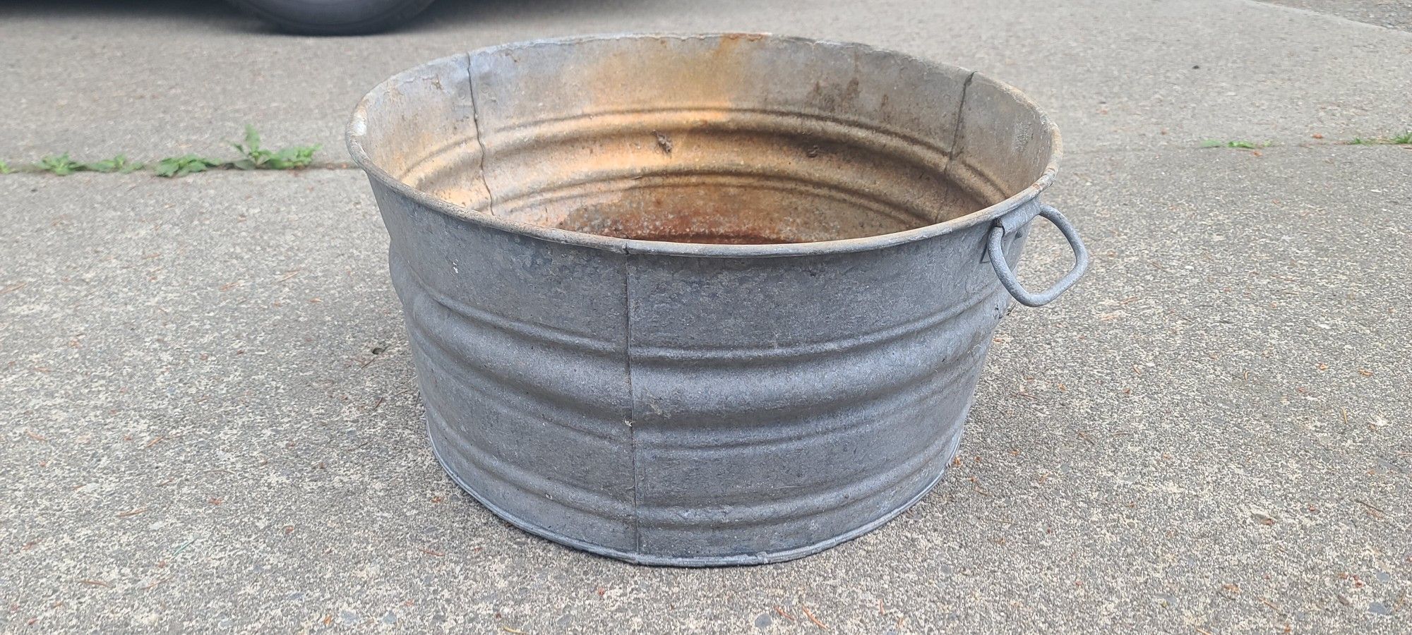 Vintage Galvanized Tub With Handles