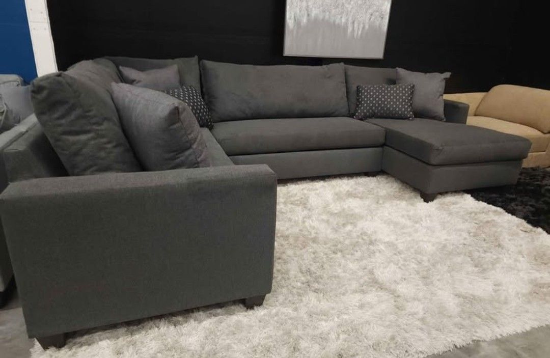 CLOSEOUT!! Brand New Byers Market "LUX" Collection Dream Lead 3pc Super Sectionals