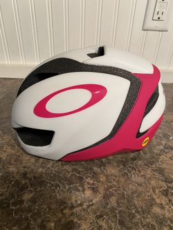 Oakley Aro5 Cycling Helmet