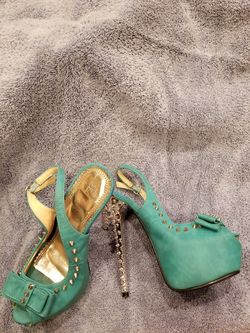 Ladies size 7 NEW studded high heel shoes