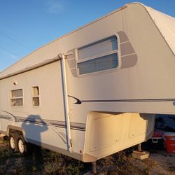 RV IN GREAT CONDITION $3,700 OR BEST OFFER FREE DELIVERY 